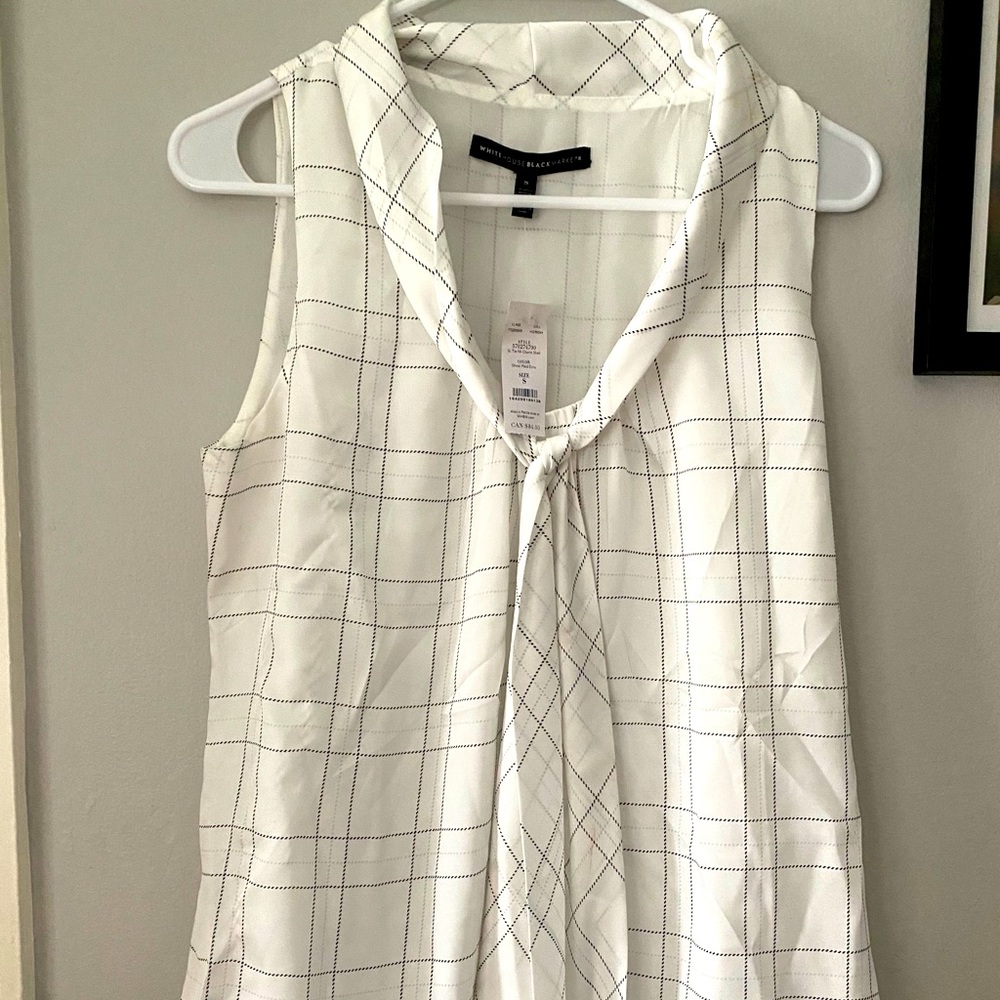 Black house white market blouse